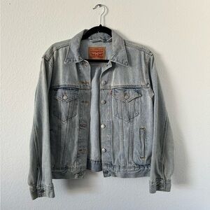 Levi’s women’s denim jacket size Small light blue denim